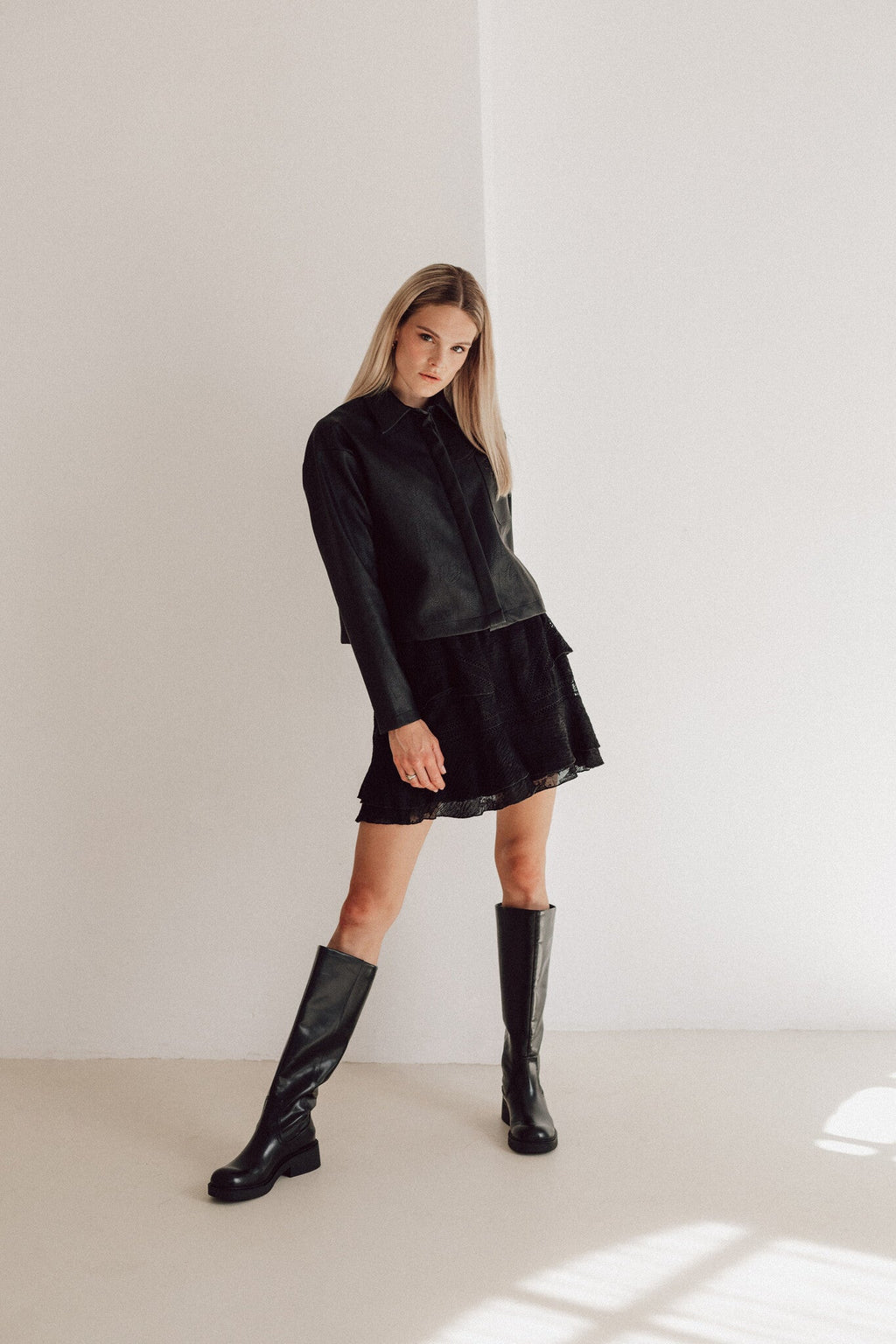 Mono Rok - Bobbie Rose