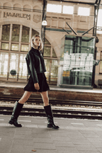 Mono Rok - Bobbie Rose